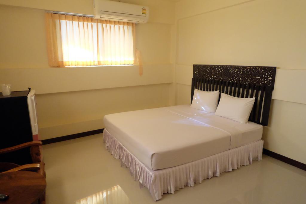 J-Safe Guesthouse Sukhothai Exterior photo